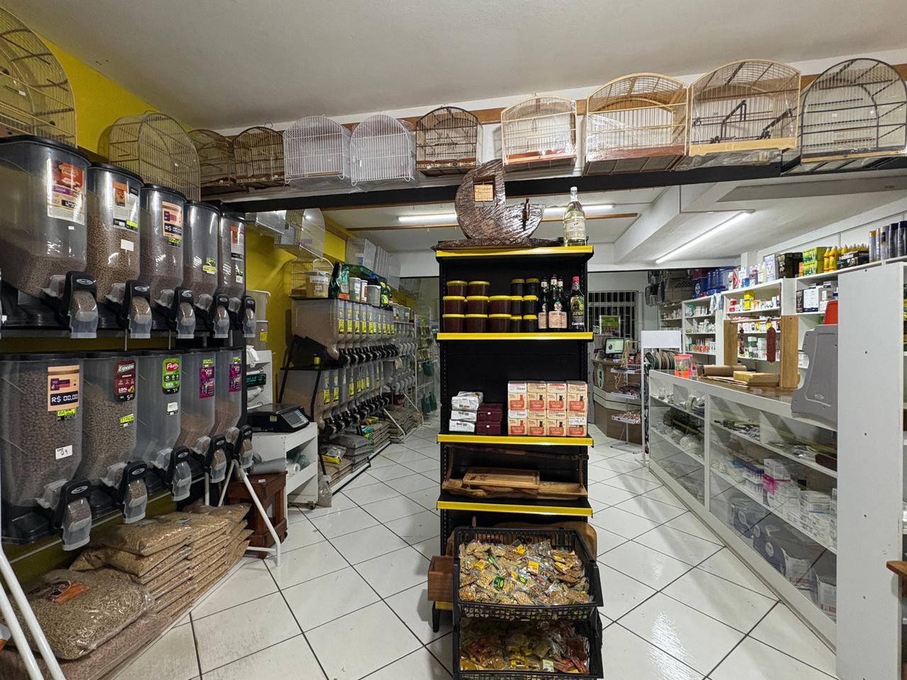 Interior da loja — variedade de produtos